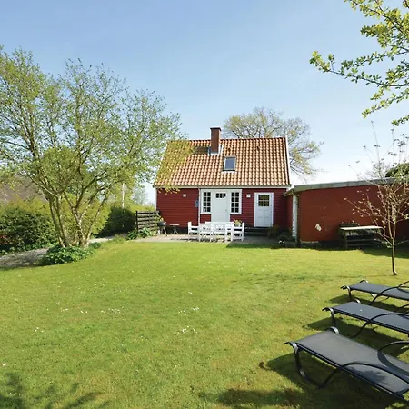 Three-bedroom In Feriehus