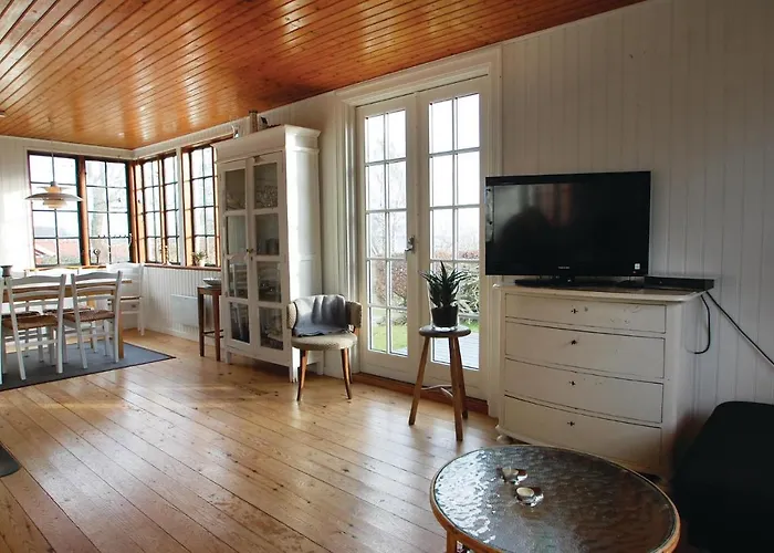 Three-bedroom In Feriehus