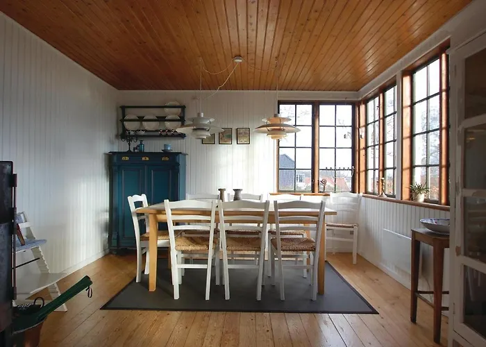 Three-bedroom In Feriehus