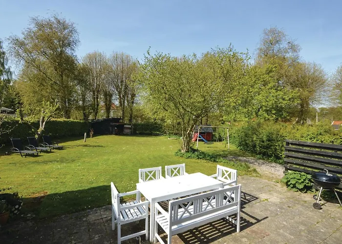 Three-bedroom In Feriehus *